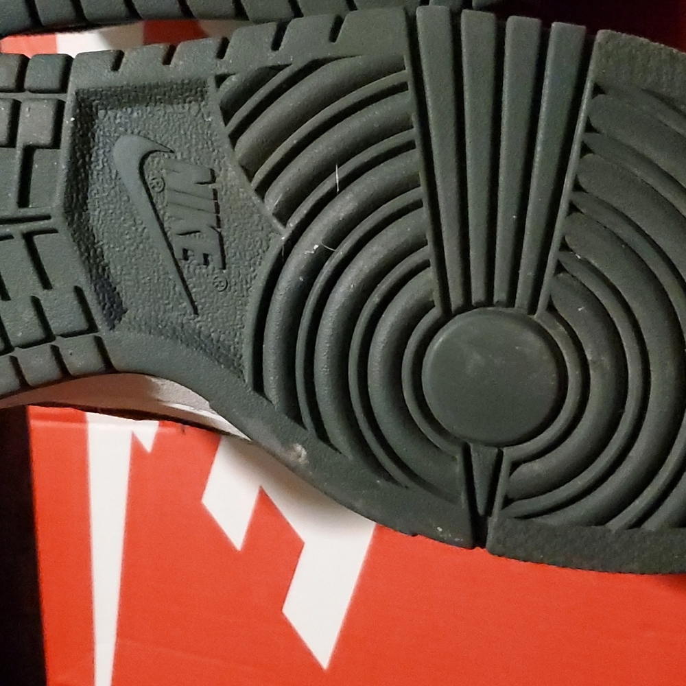 Nike low top womens sneakers size 8us